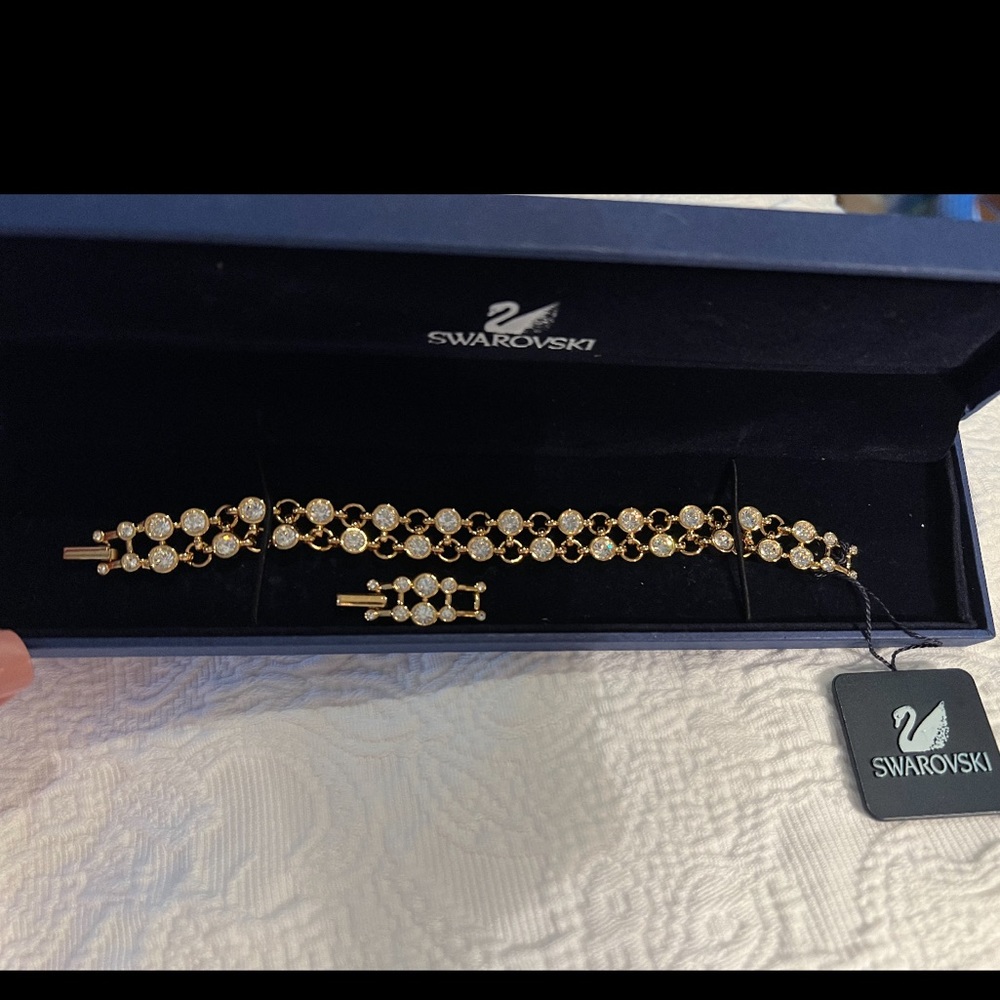 ELEGANT SWAROVSKI CRYSTAL BRACELET